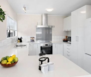 Family-Friendly Birkdale Townhouse with Sunny Gard - Photo 6