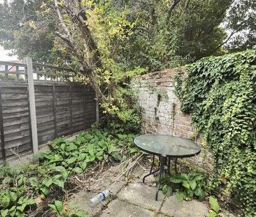 Aynscombe Angle, Orpington, Kent, BR6 - Photo 3