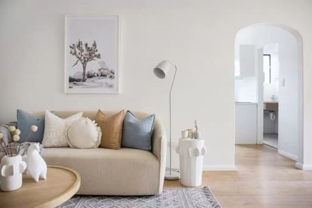 Chic urban sanctuary in boutique complex - Photo 4