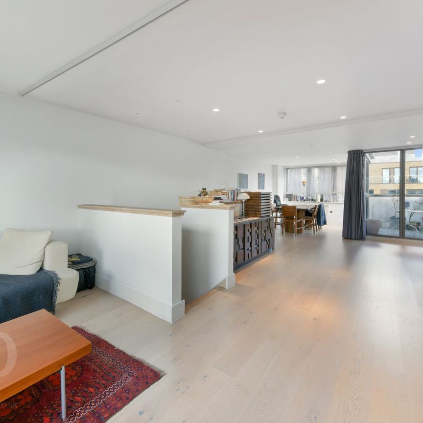 2 Bedroom Flat, Lexington Street, London, Greater London, Soho, W1F - Photo 1