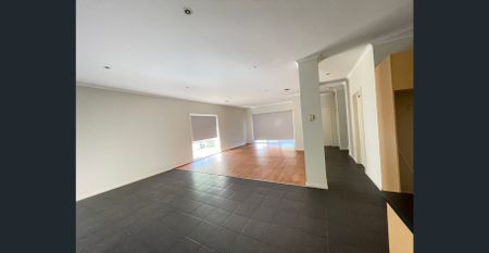 Freshly Painted 3-Bedroom Ground Floor Home with Double Garage in Melton - Photo 2