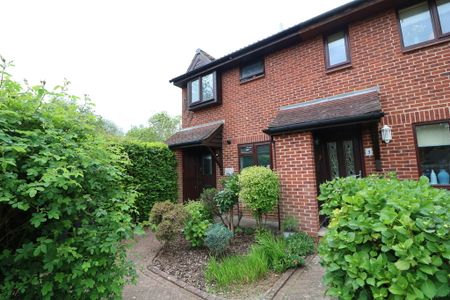 Elder Way, North Holmwood, Dorking, RH5 - Photo 2