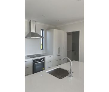 Sanson - 3 Bedrooms - Photo 2