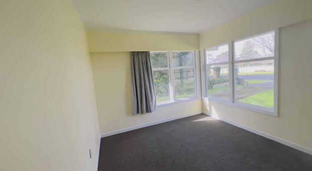 Family-friendly St Johns Hill home - Photo 1