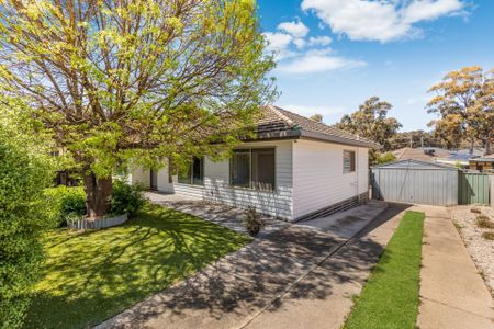 Charming Weatherboard Home Close to Bendigo CBD - Photo 4