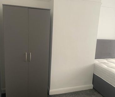 Room in a Shared House, Amberley Grove, B6 - Photo 6