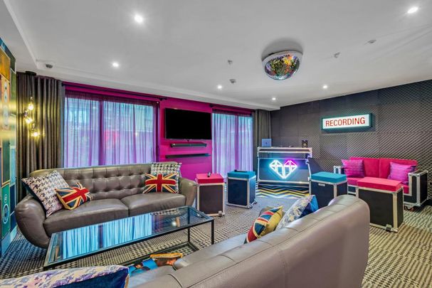 1 bedroom private hall to rent - Photo 1