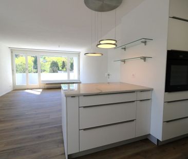 Helle, stilvolle und komplett renovierte 4.5 Zimmer-Wohnung - Photo 4