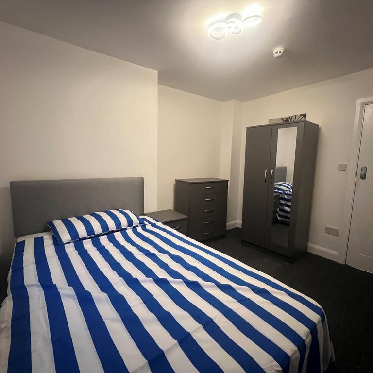 1 bedroom in a house share to rent - Photo 1