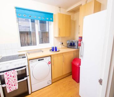 6 bedroom house to rent - Photo 2