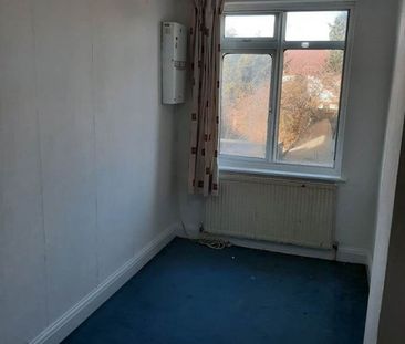 Room in a Shared House, Great West Road, TW5 - Photo 1