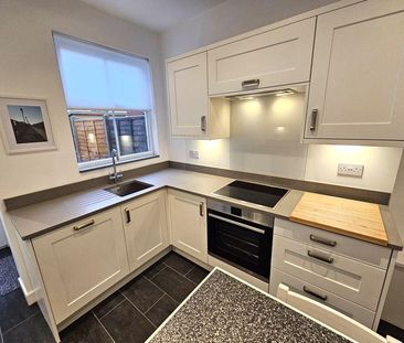 2 bedroom terraced house to rent - Photo 4