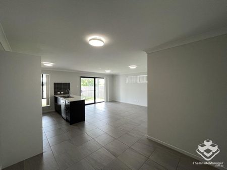 3 Bedroom Modern Home - Photo 3