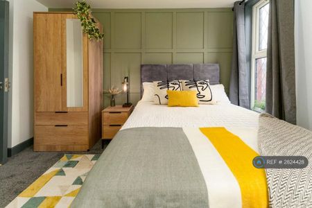 1 bedroom in a house share to rent - Photo 2