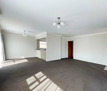 Low maintenance brick and tile unit - Photo 2