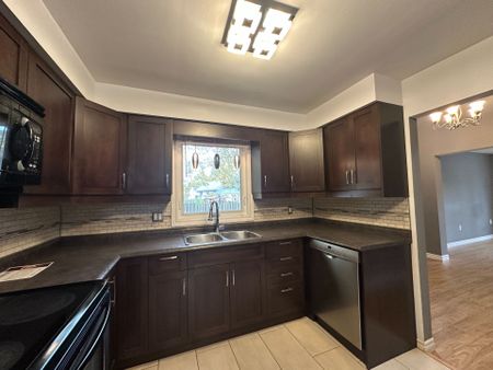 For Lease - 21 Beechbank Crescent, London South, Ontario - Photo 3