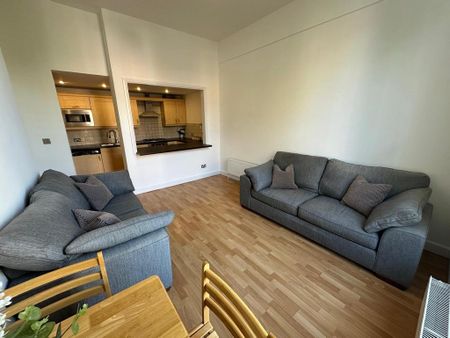 2 bedroom flat to rent - Photo 2