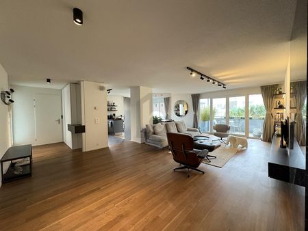 EXCLUSIVE WITH LARGE GARDEN IN CENTRAL LOCATION - Photo 5