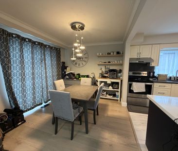 For Lease - 379 Alper Street, Richmond Hill, Ontario - Photo 2