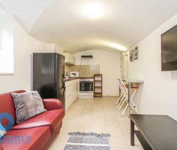 2 bed Apartment for Rent - Photo 6