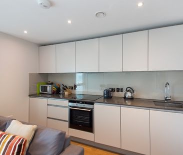 1 Bed Flat, Whitechapel High St, E1 - Photo 2