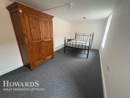 1 bedroom in a house share to rent - Photo 2