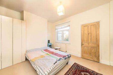 3 bedroom maisonette to rent - Photo 2