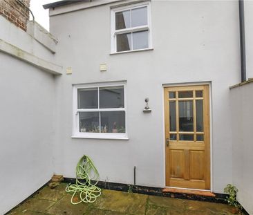 Two bedroom quaint semi-detached cottage in the popular village of ... - Photo 3