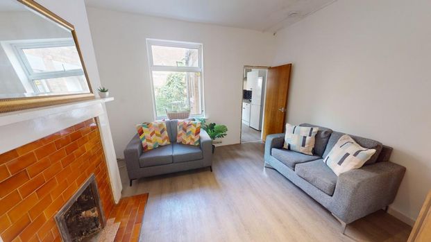 4 bedroom terraced house to rent - Photo 1