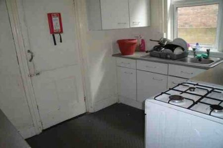 Student House - Accommodation for students in Southsea Portsmouth - Photo 3