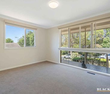 Narrabundah Heights family home - Photo 2