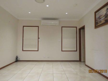 STUNNING FAMILY RESIDENCE!! - Photo 2