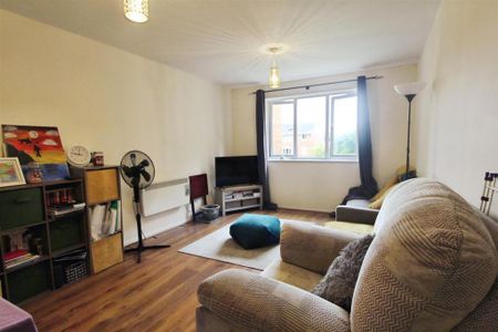 1 bedroom flat to rent - Photo 2