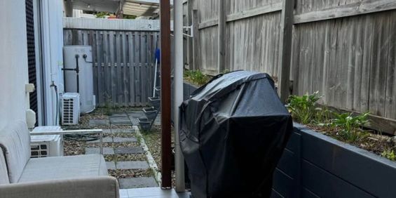 Helensvale - Photo 3