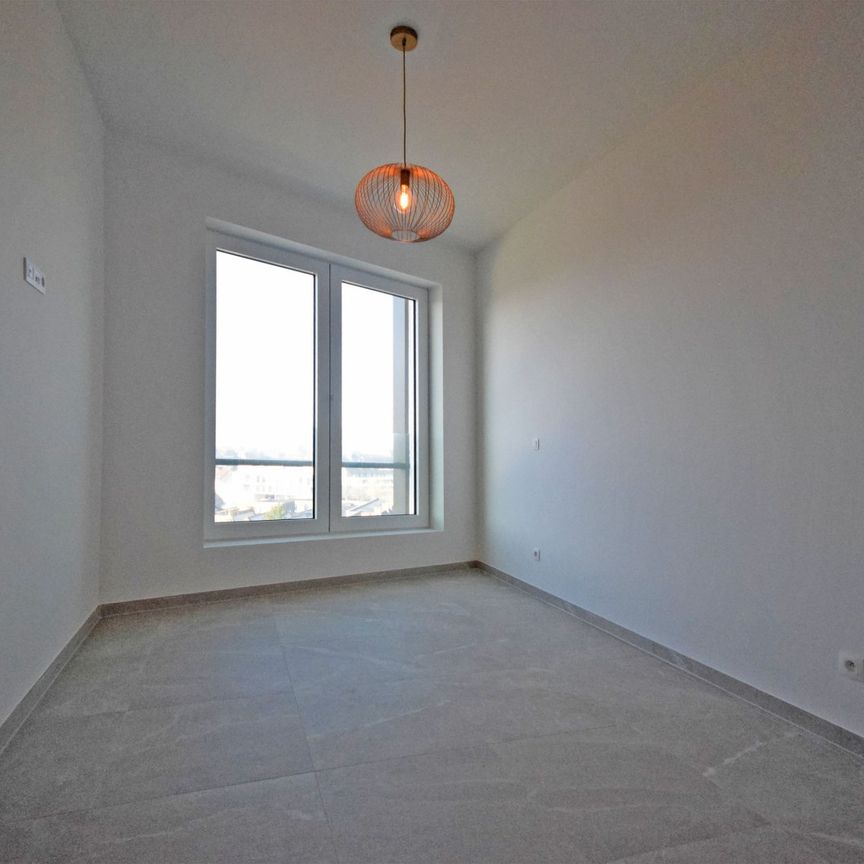 LUXE NIEUWBOUWAPPARTEMENT IN HARTJE ROESELARE - Photo 1