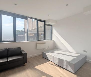 Studio to rent - Photo 2