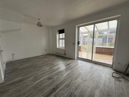 3 bedroom semi-detached house to rent - Photo 4