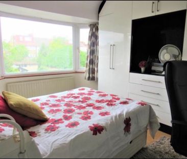4 Bed Terraced House, Abercorn Crescent, HA2 - Photo 3