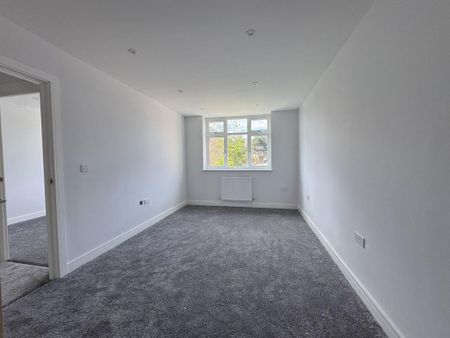 4 bedroom semi-detached house to rent - Photo 3