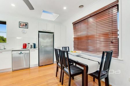 FAMILY HOME - Photo 5