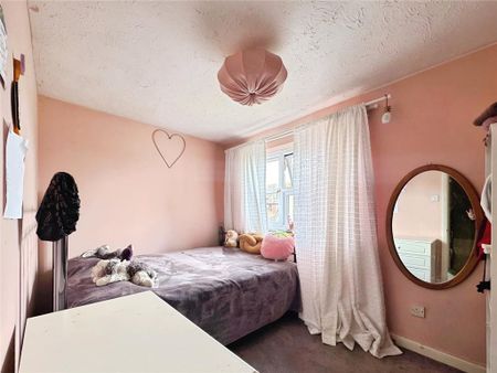4 bedroom detached house to rent - Photo 2