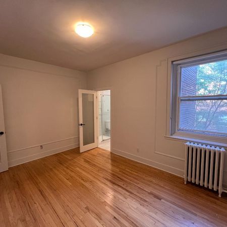 Recently Renovated 5½ Apartment Available - A louer • For Rent - Photo 3