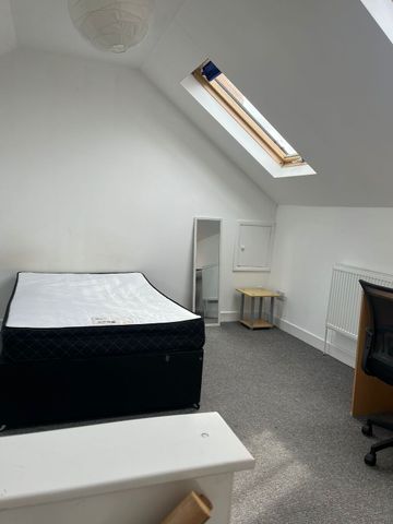 6 Bed Student Accommodation - Photo 3