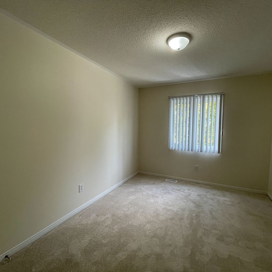 For Lease - 9 Fairglen Avenue Unit# 4, Brampton, Ontario - Photo 1