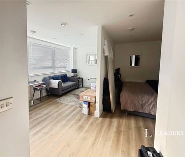 apartment to rent Wood Street, East Grinstead, West Sussex, RH19 - Photo 2