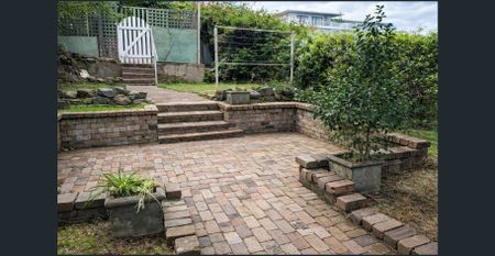 Charming Family Apartment in Convenient Location - Photo 5