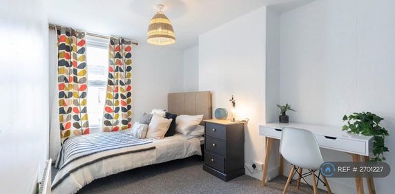 4 bedroom terraced house to rent - Photo 2