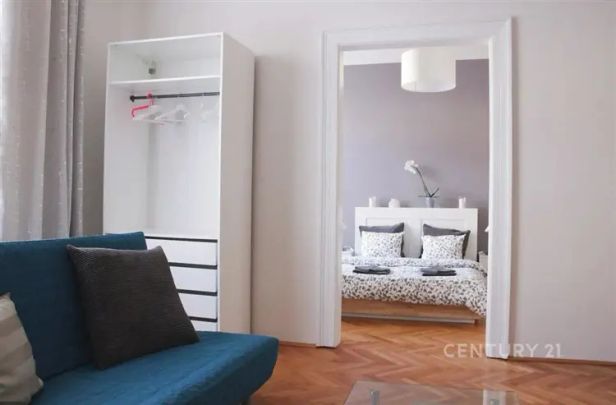 Pronájem bytu Praha - Bubeneč, Korunovační, 2+1 - Photo 1