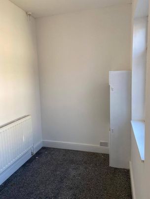 3 bedroom end of terrace house to rent - Photo 1