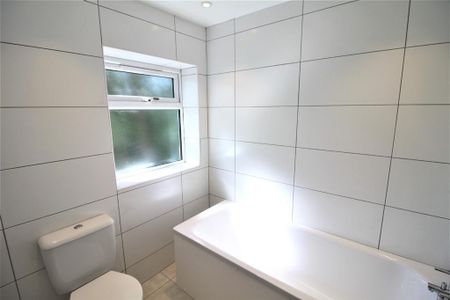 2 bedroom end of terrace house to rent - Photo 5